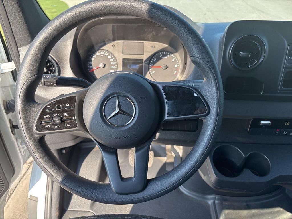 Used 2023 Mercedes-Benz Sprinter 144 Cargo image 39