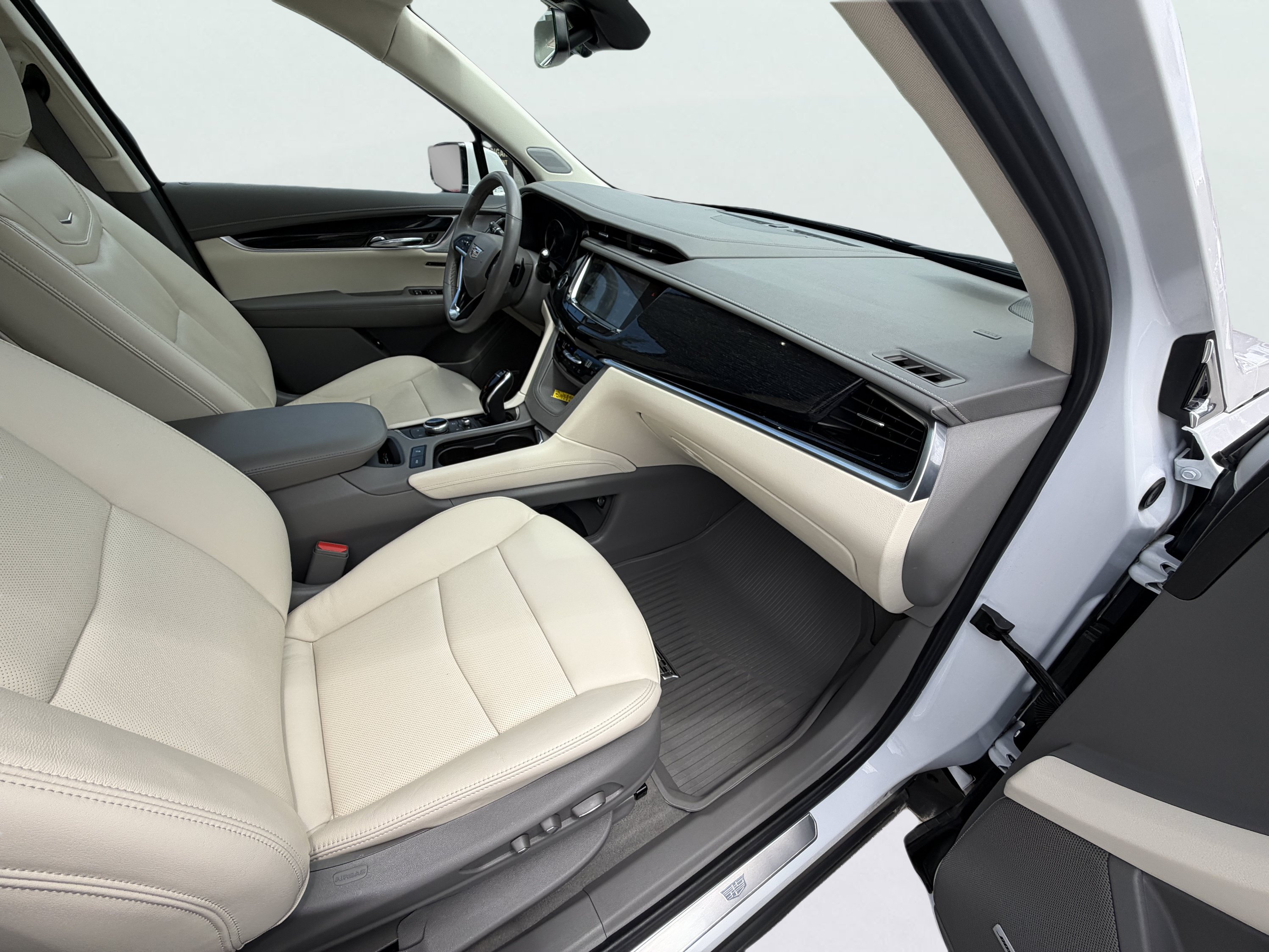 Used 2024 Cadillac XT6 Premium Luxury w/ LPO, Floor Liner Package AWD/4WD image 26