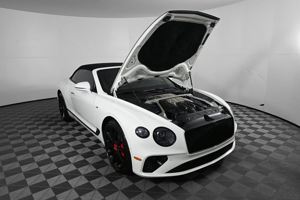 Used 2021 Bentley Continental GT V8 image 30