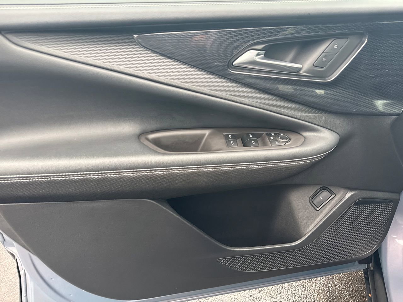 Used 2024 Chevrolet Blazer EV LT image 17