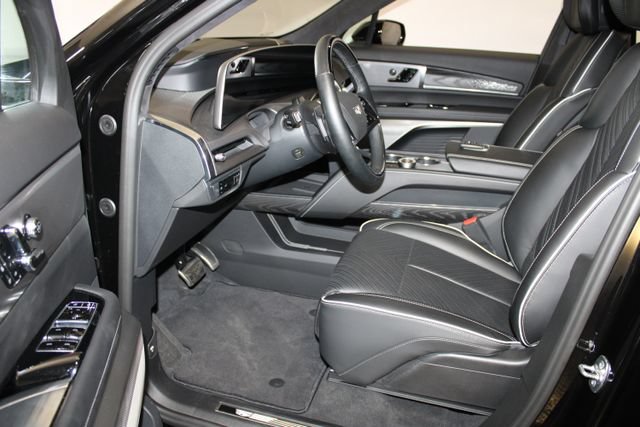 Used 2026 Cadillac Vistiq Platinum w/ LPO, Floor Liner Package AWD/4WD image 7