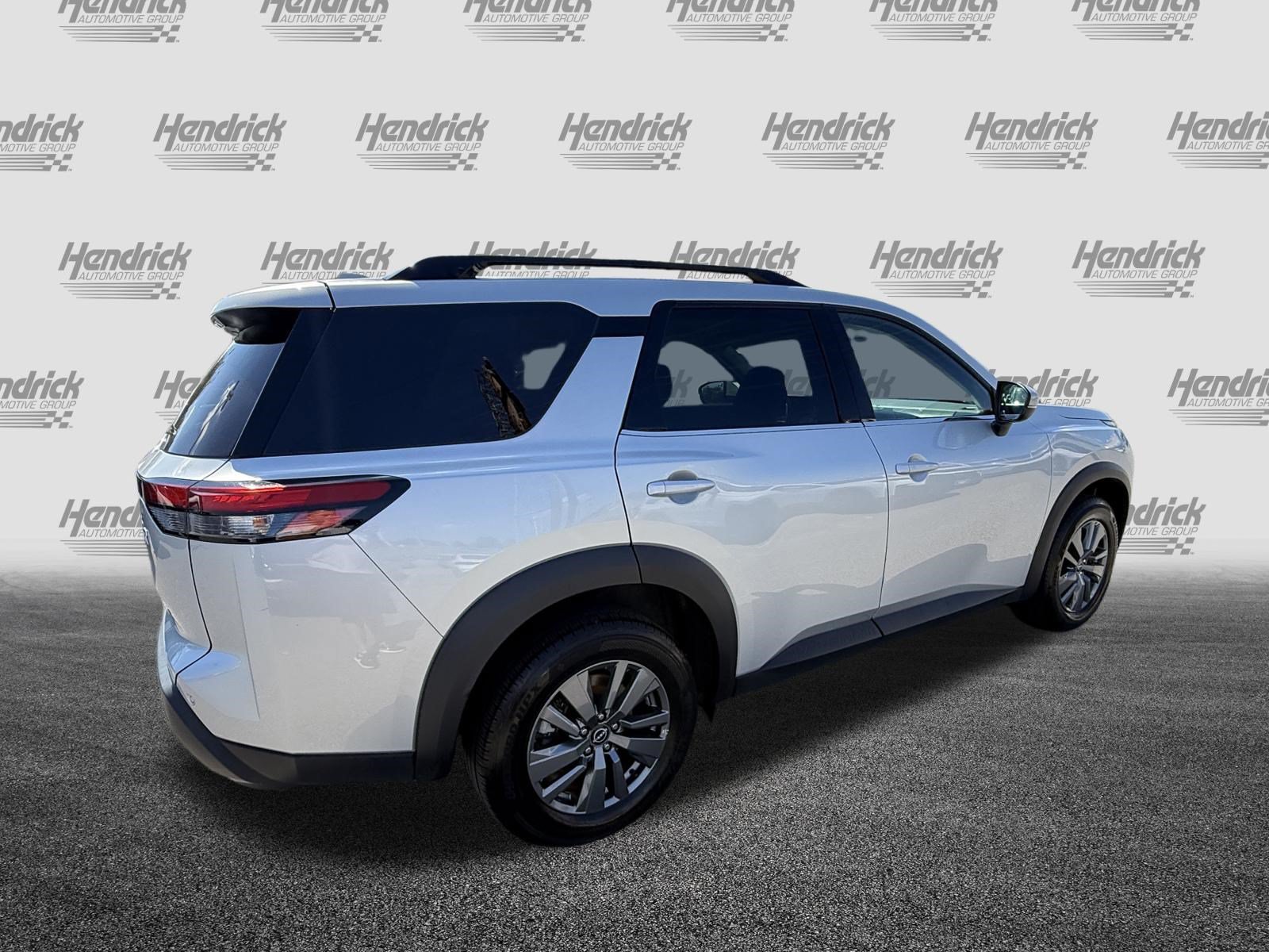 Used 2024 Nissan Pathfinder SV AWD/4WD image 10