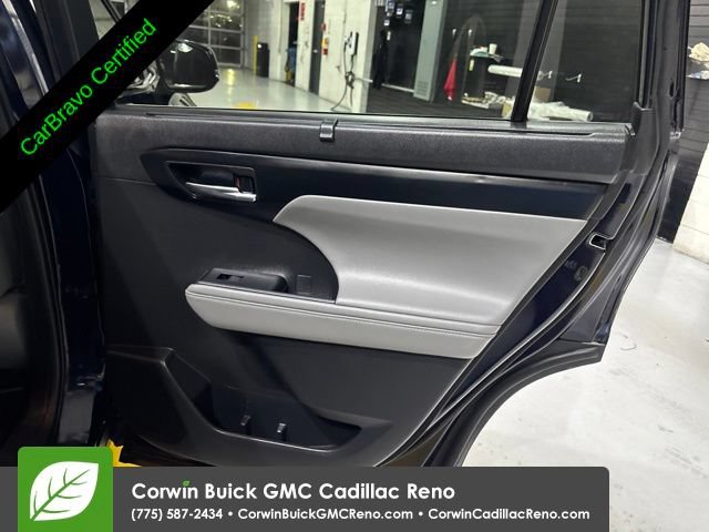Used 2020 Toyota Highlander XLE AWD/4WD image 25