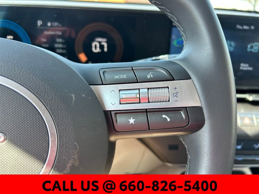 Used 2025 Hyundai Kona SEL image 13