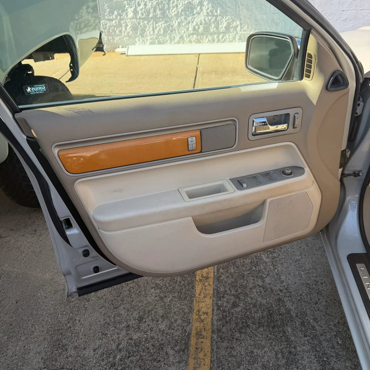 Used 2008 Lincoln MKZ FWD image 3