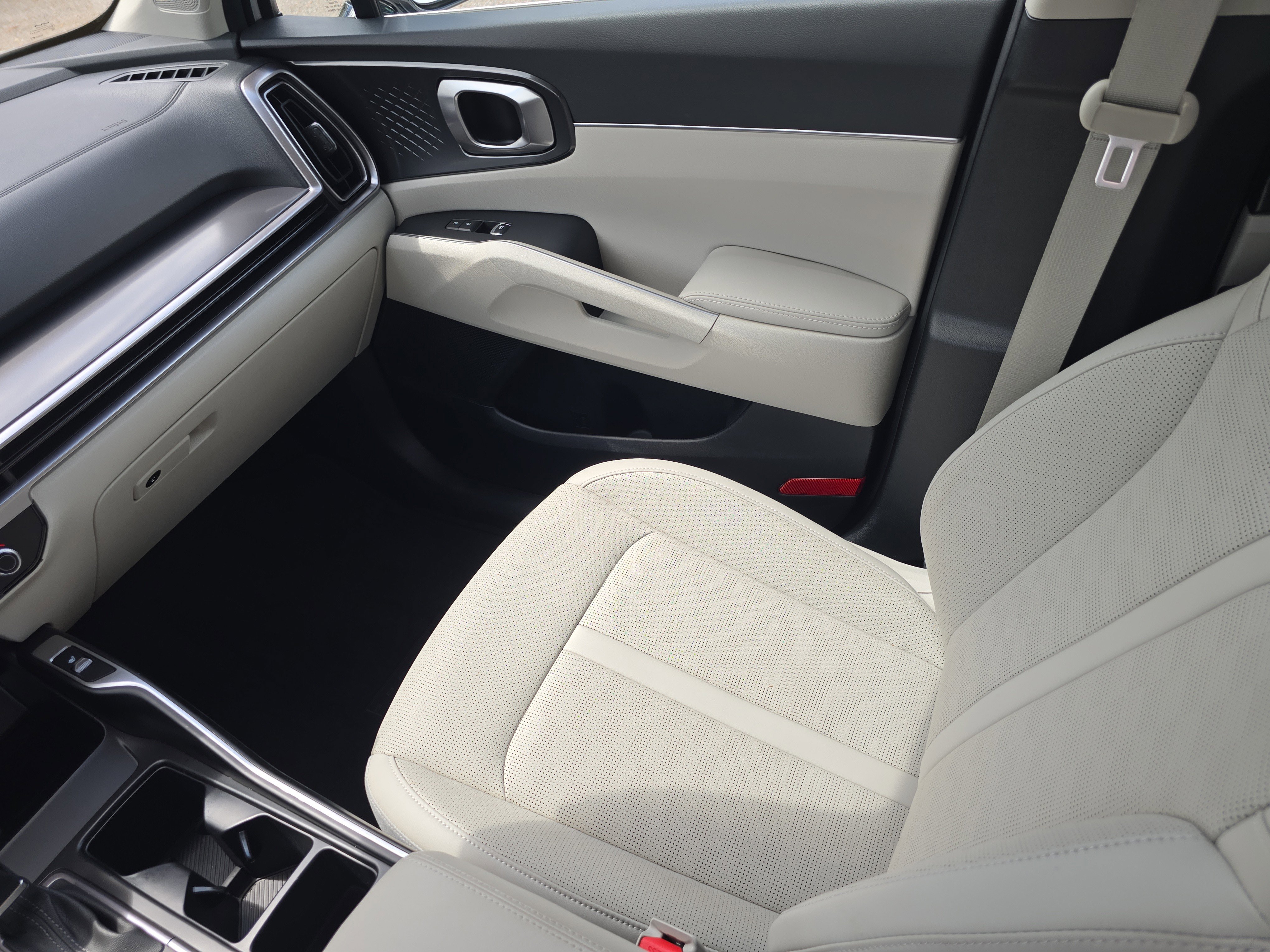 Certified 2025 Kia Sorento EX image 16