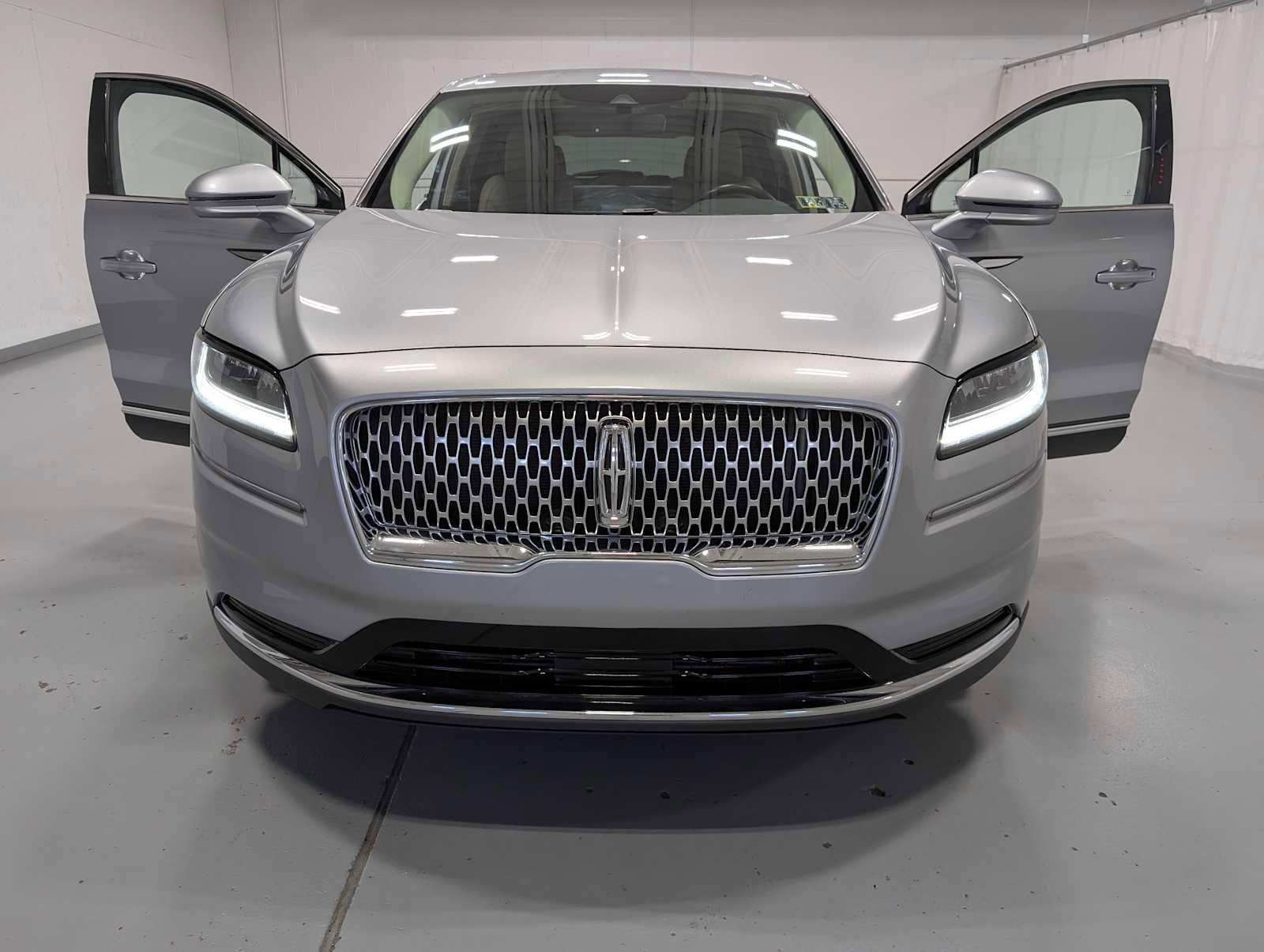 Used 2022 Lincoln Nautilus Standard image 14