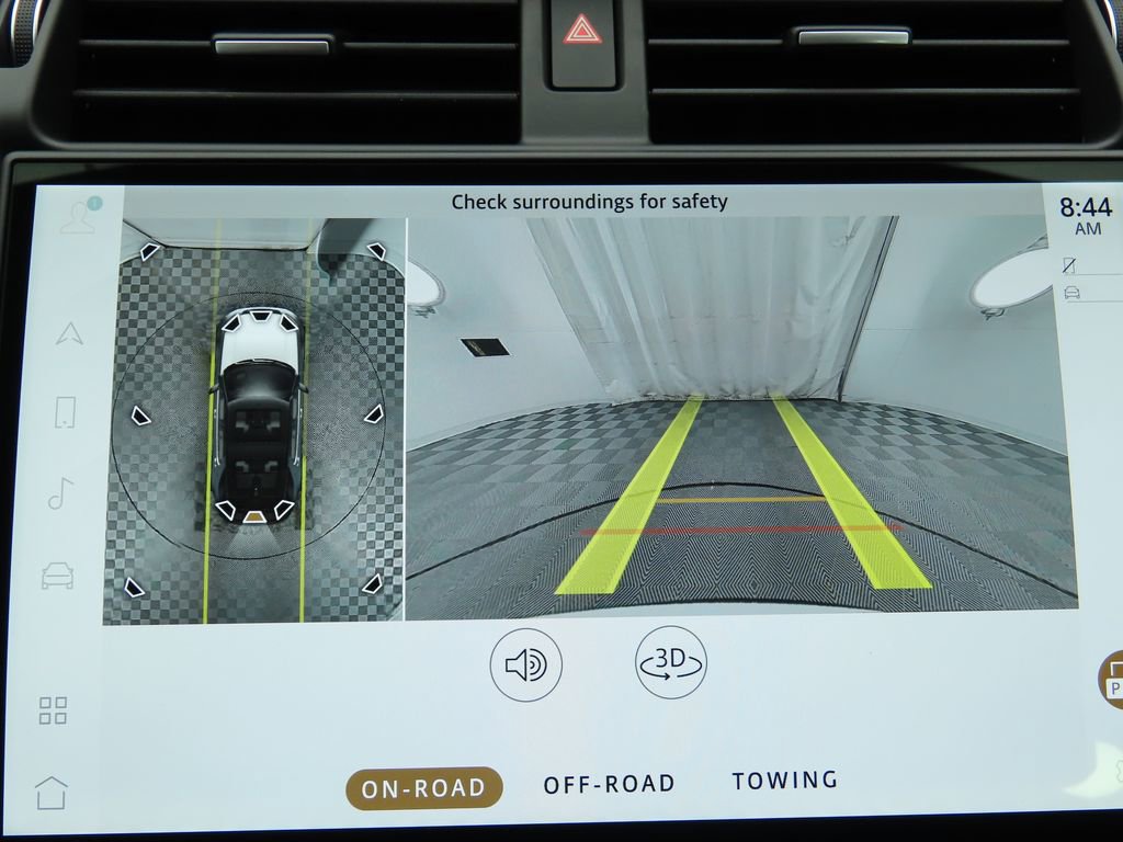 Used 2024 Land Rover Discovery Dynamic SE image 15