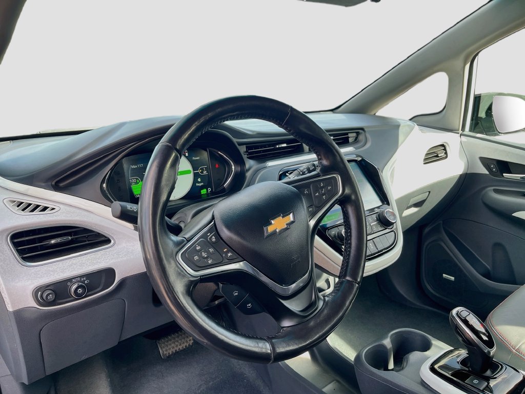 Used 2018 Chevrolet Bolt Premier w/ Driver Confidence II Package FWD image 9