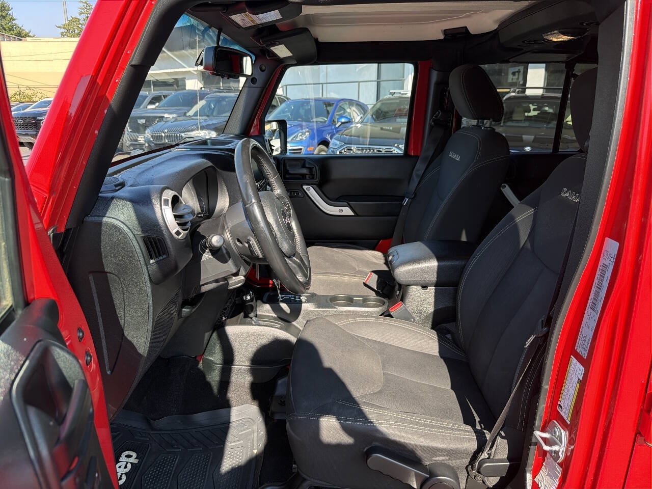 Used 2017 Jeep Wrangler Unlimited Sahara w/ Connectivity Group AWD/4WD image 36