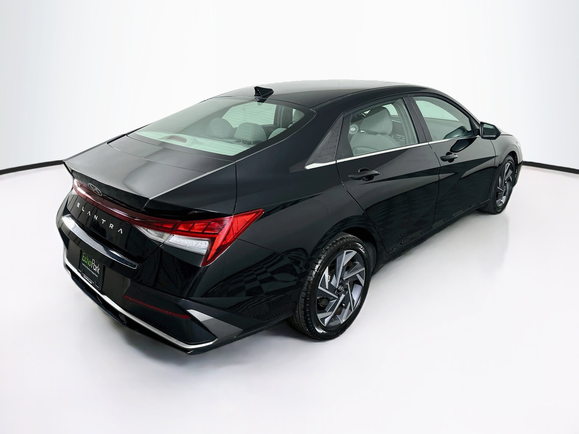 Used 2025 Hyundai Elantra SEL FWD image 9