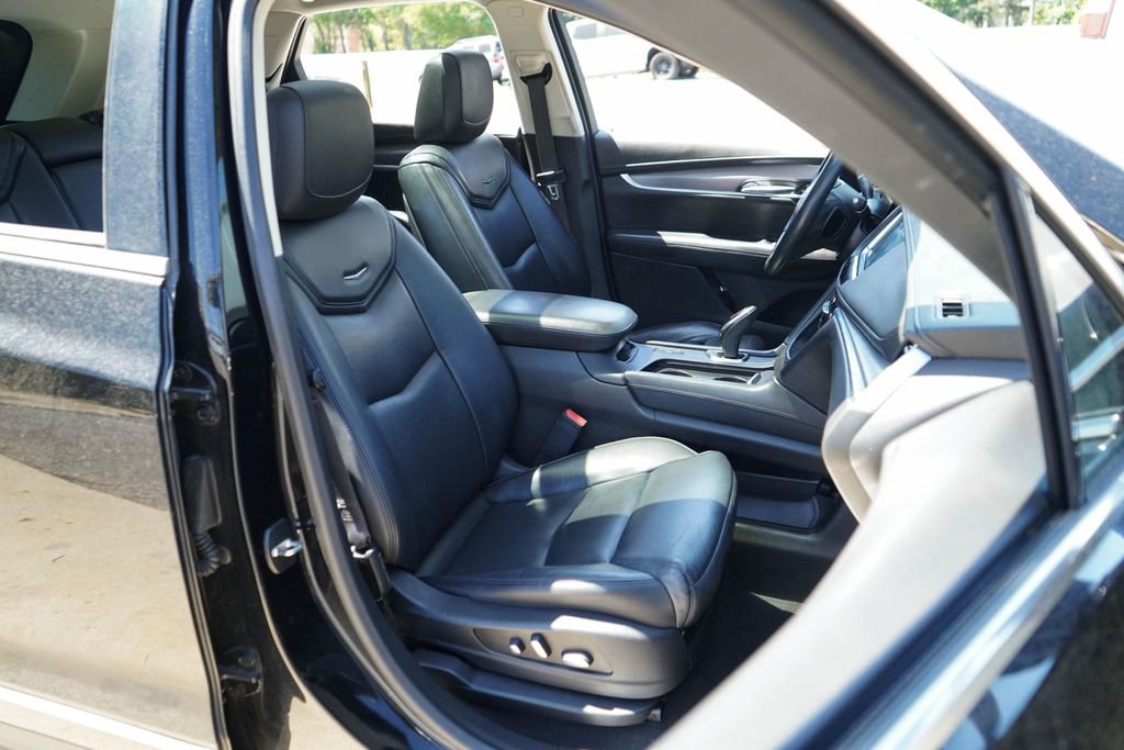 Used 2017 Cadillac XT5 Luxury w/ Driver Awareness Package FWD image 13