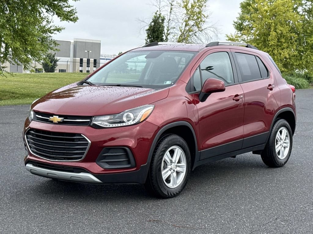 Used 2022 Chevrolet Trax LT w/ LT Convenience Package AWD/4WD image 28