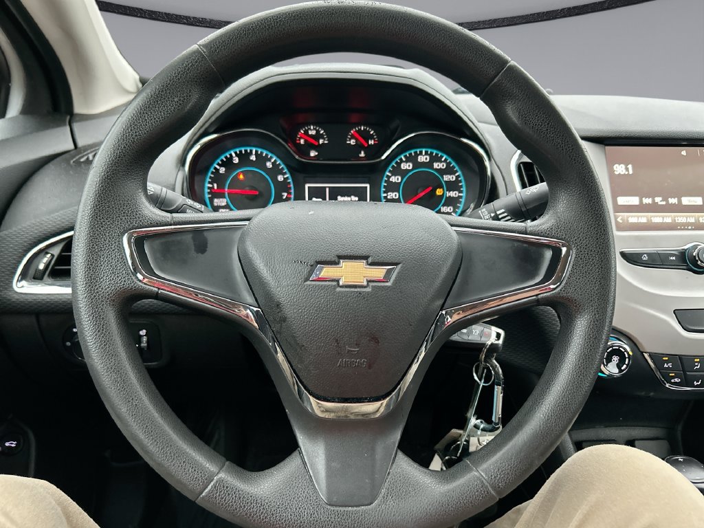 Used 2018 Chevrolet Cruze LS FWD image 13