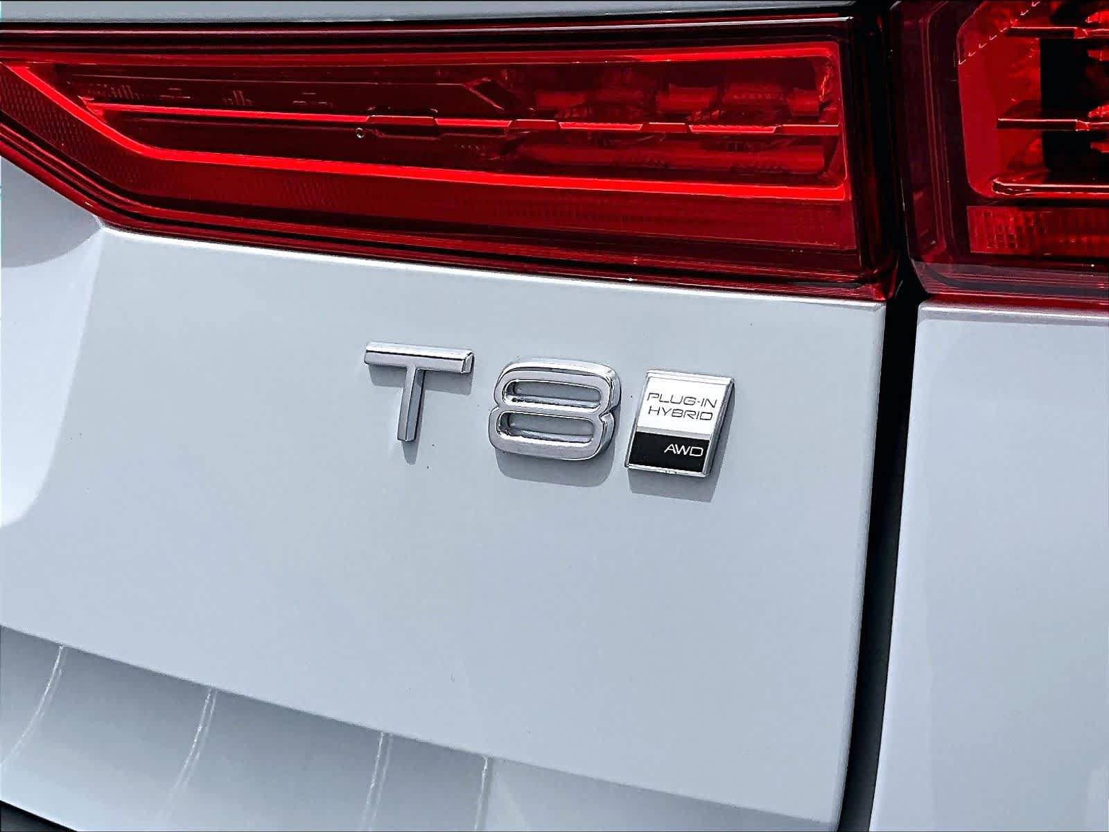Used 2025 Volvo XC60 T8 Plus AWD/4WD image 11