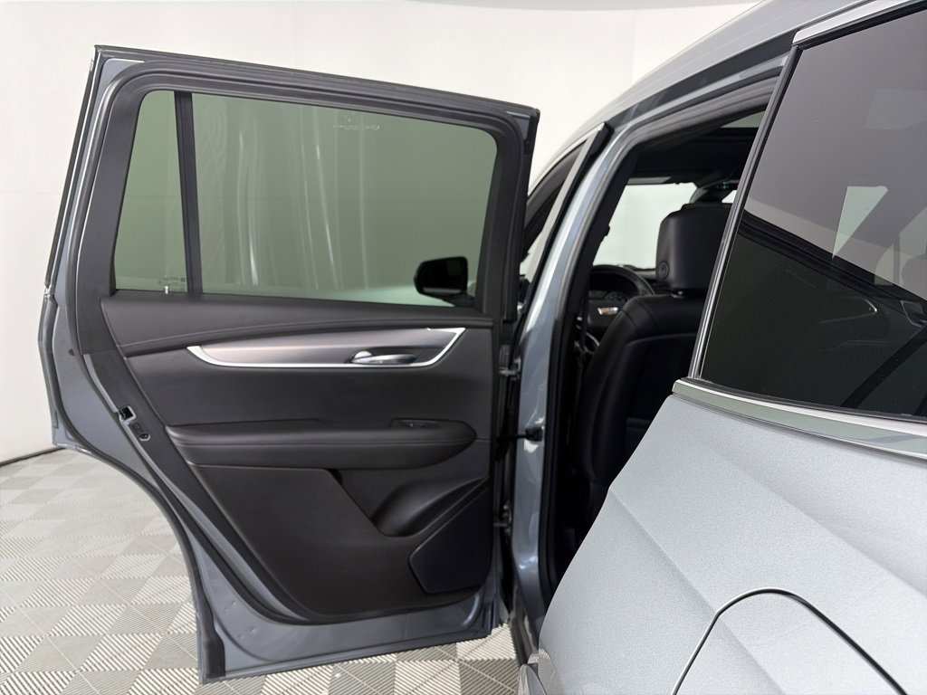Used 2023 Cadillac XT6 Luxury image 12