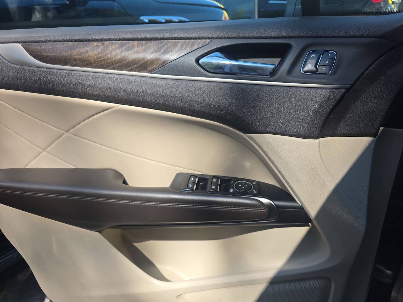 Used 2018 Lincoln MKC Reserve FWD image 10