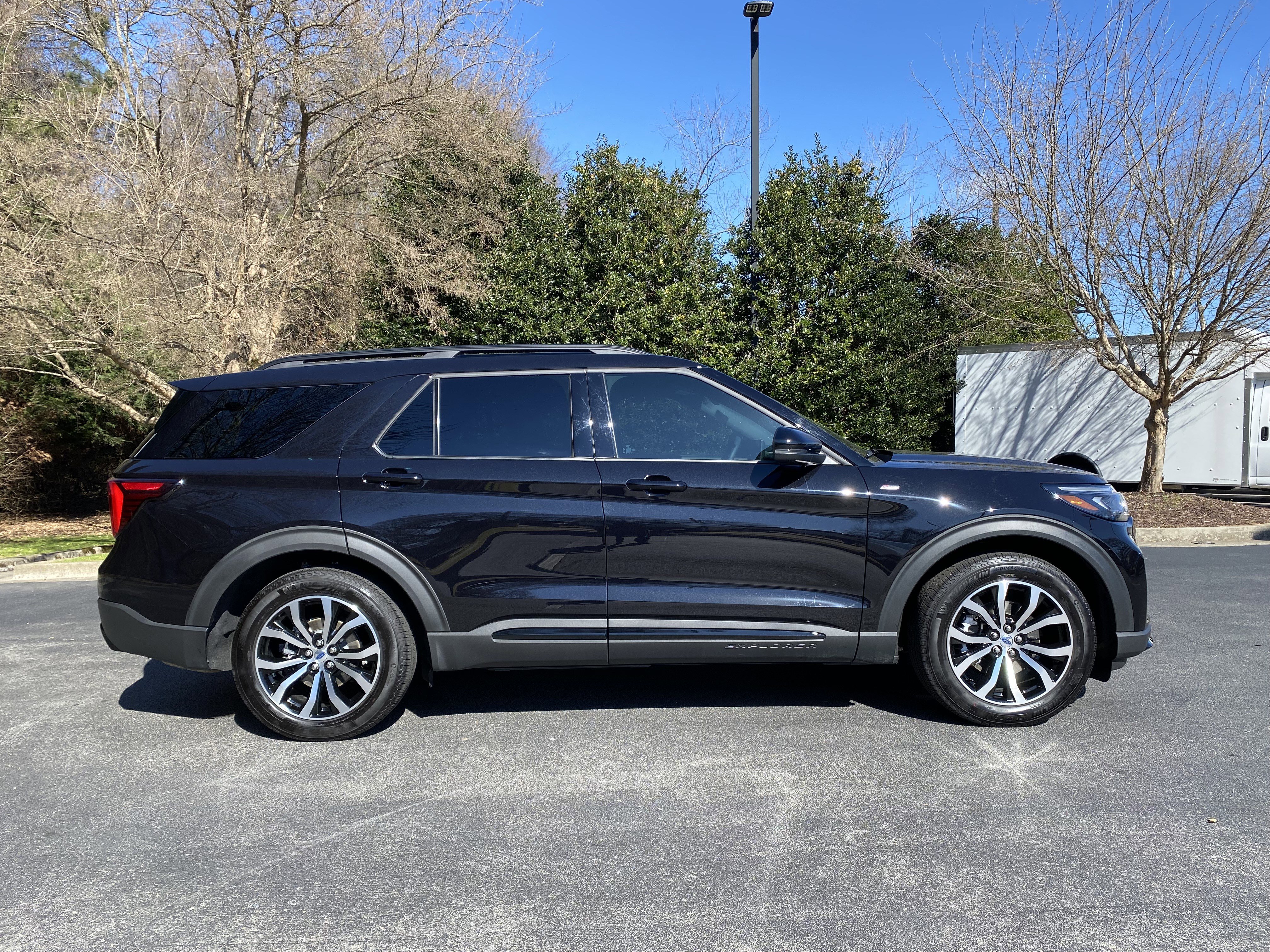 Used 2025 Ford Explorer ST-Line w/ Premium Package image 10