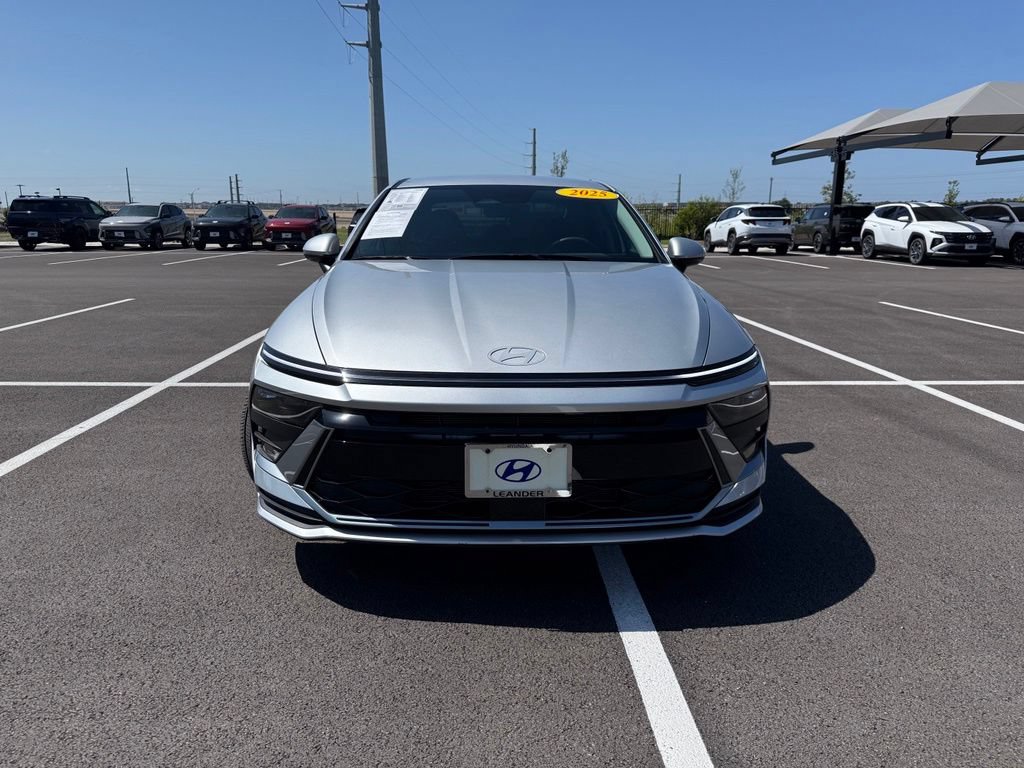 Certified 2025 Hyundai Sonata SE FWD image 2