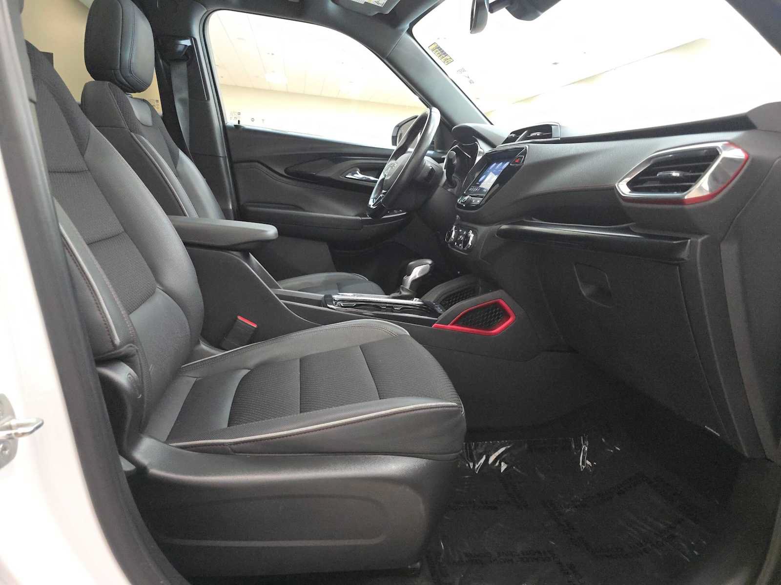 Used 2021 Chevrolet TrailBlazer RS w/ Sun and Liftgate Package AWD/4WD image 28