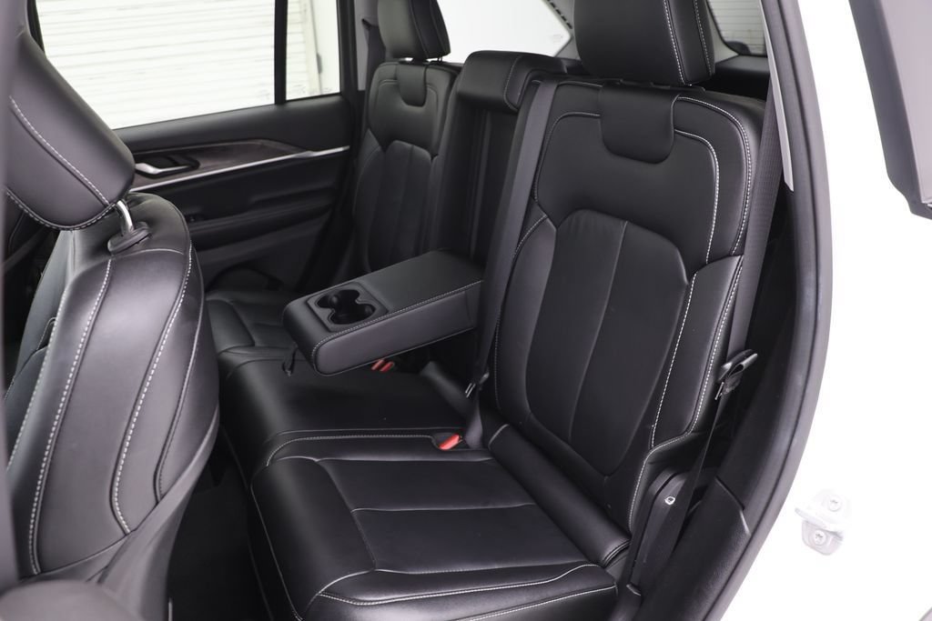 Used 2023 Jeep Grand Cherokee Limited AWD/4WD image 11
