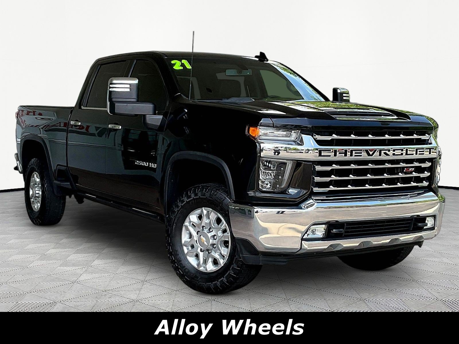 Used 2021 Chevrolet Silverado 2500 LTZ AWD/4WD image 3
