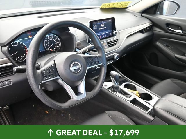 Used 2024 Nissan Altima 2.5 SV image 23