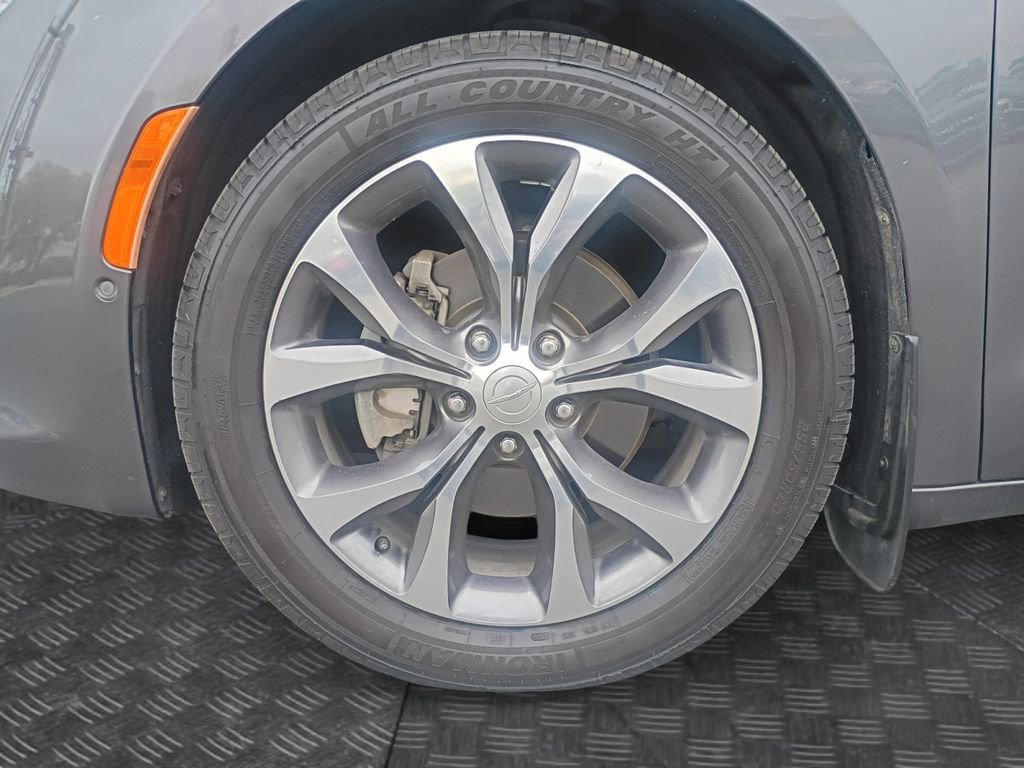 Used 2017 Chrysler Pacifica Limited image 23