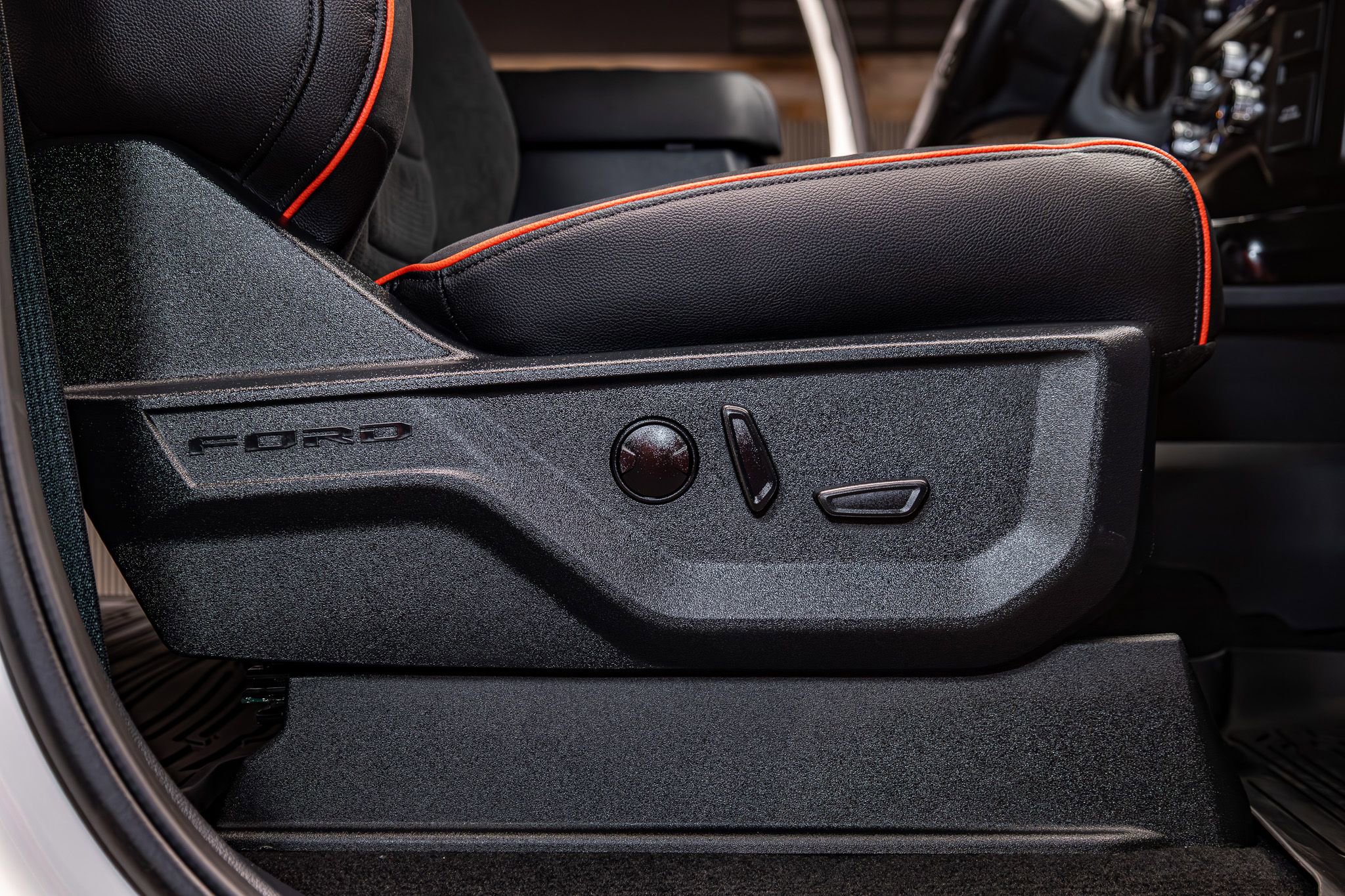 Used 2025 Ford F250 Lariat w/ Lariat Ultimate Package image 27