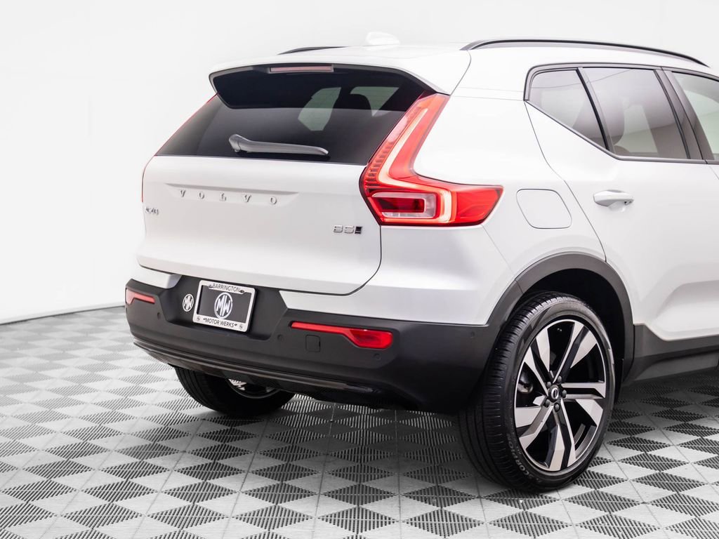 Used 2025 Volvo XC40 B5 Plus image 35