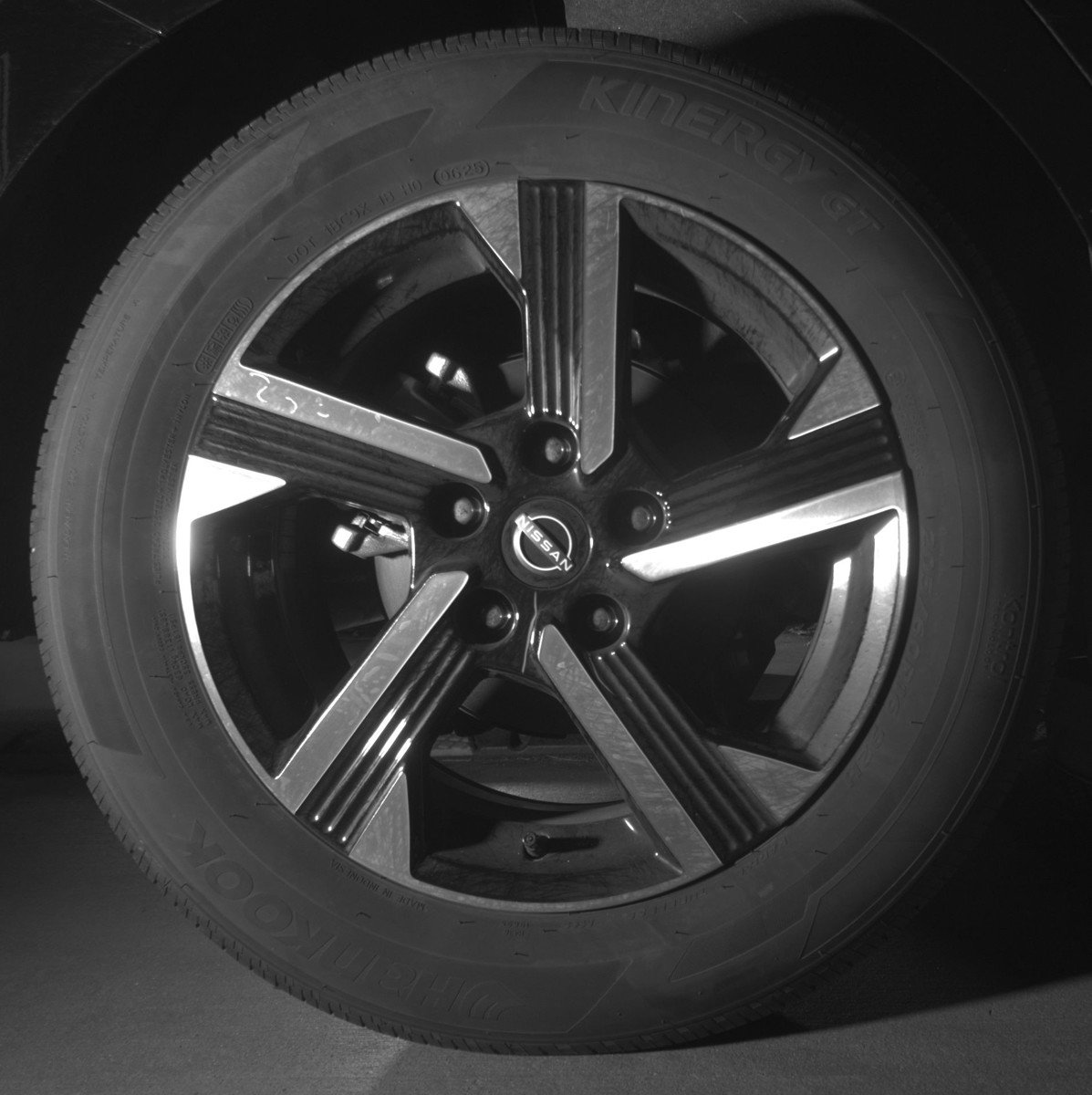 Used 2025 Nissan Sentra SV FWD image 15