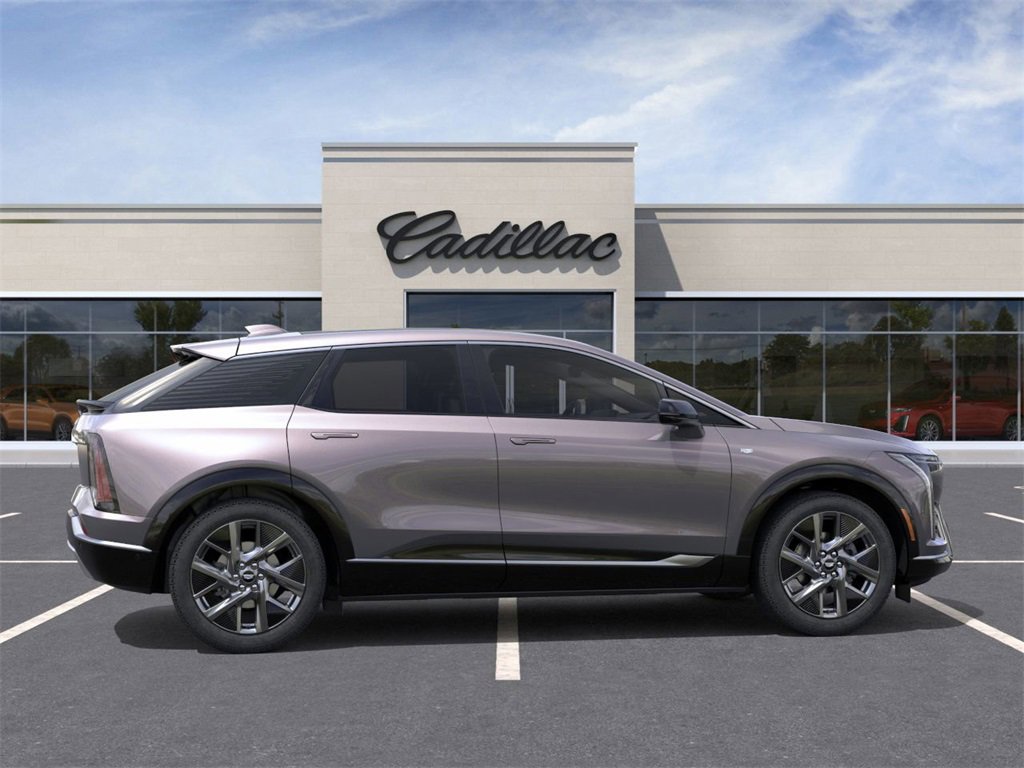 New 2026 Cadillac Optiq Luxury 2 image 5