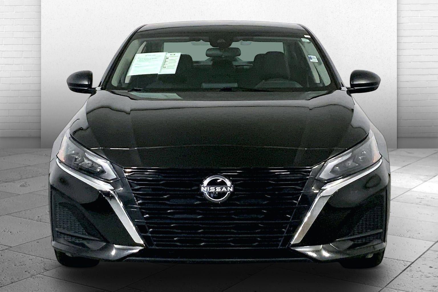 Used 2025 Nissan Altima 2.5 SV FWD image 2