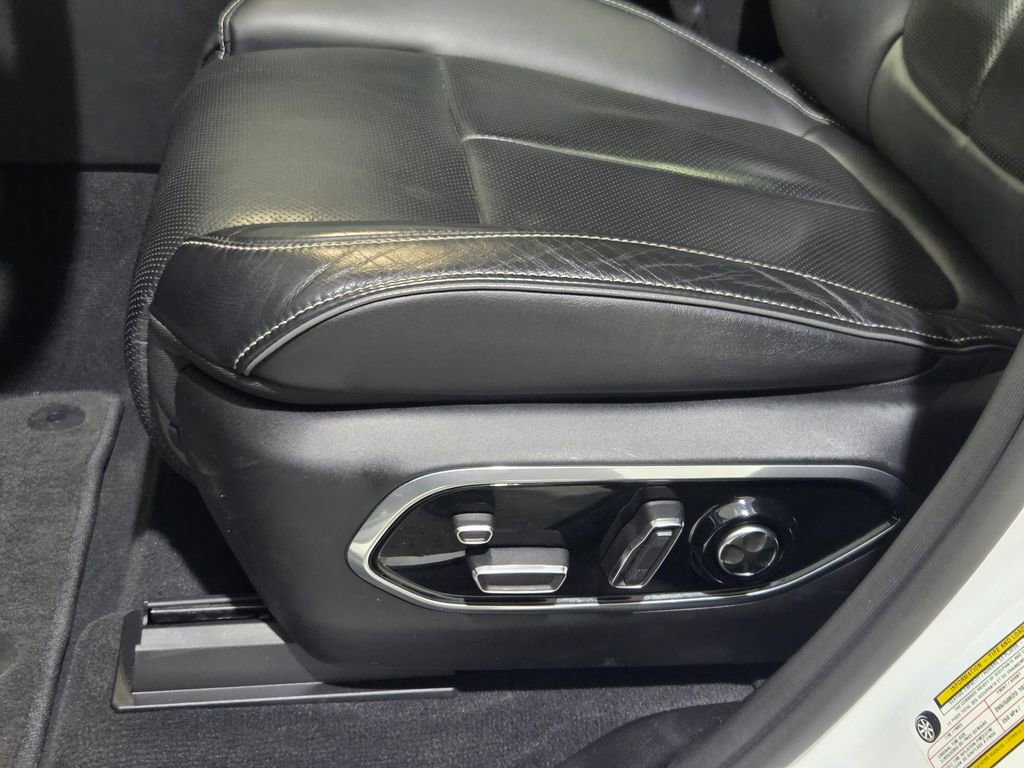 Used 2023 Jeep Grand Cherokee Overland w/ Luxury Tech Group IV image 13