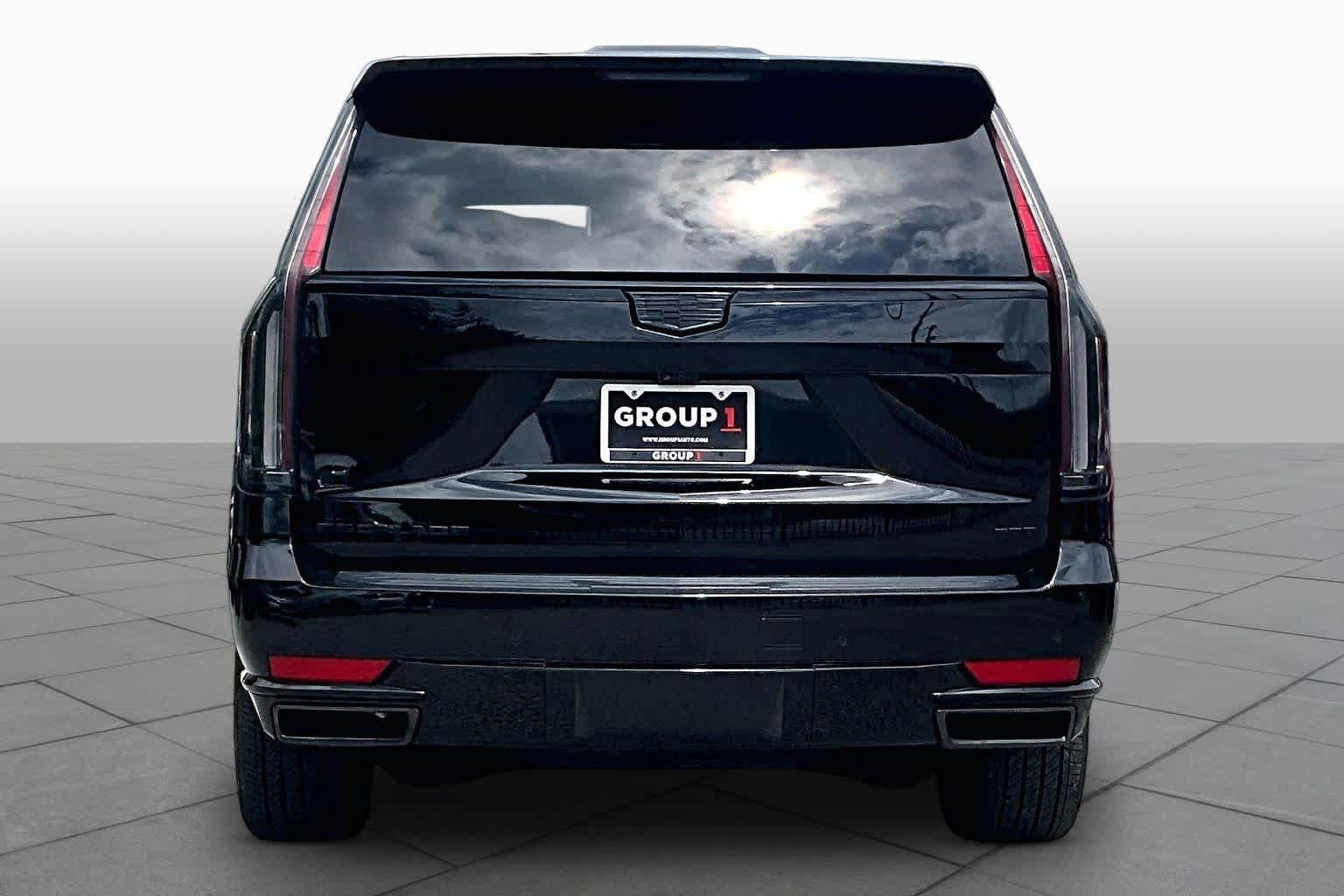 Used 2024 Cadillac Escalade Sport Platinum w/ Heavy-Duty Trailer Package AWD/4WD image 4