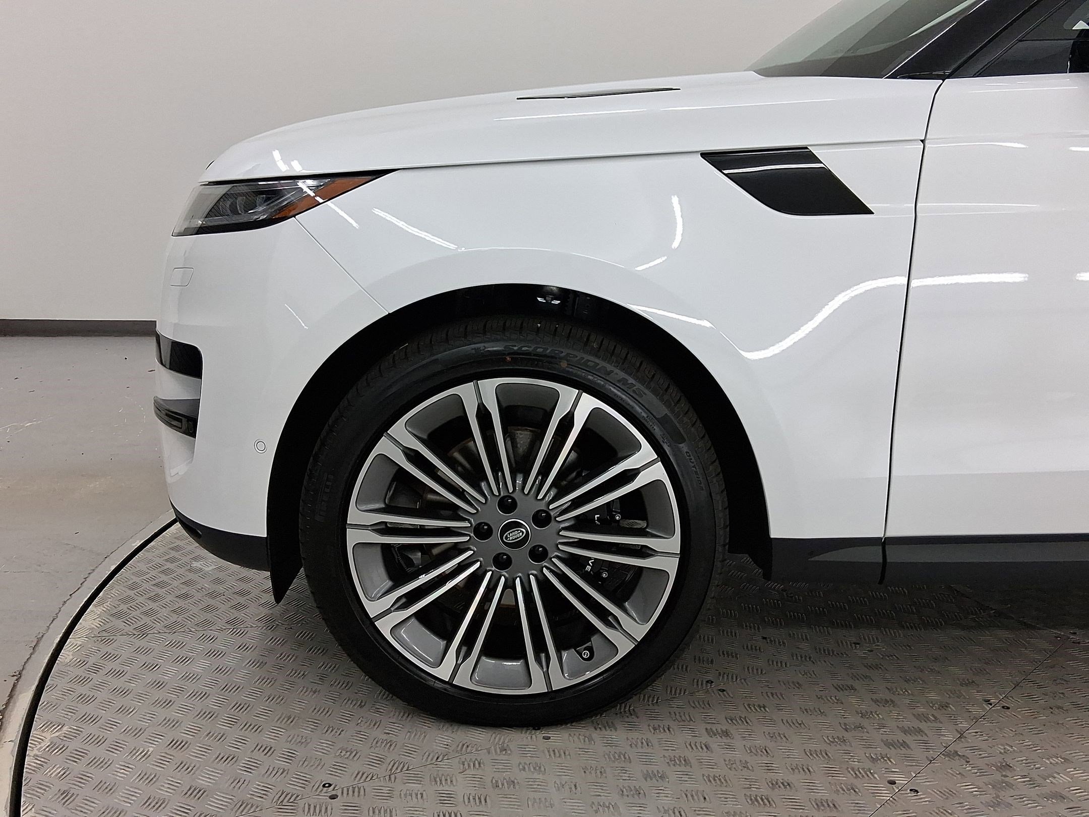 New 2025 Land Rover Range Rover Sport SE image 11