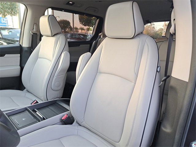 Certified 2025 Honda Odyssey Touring image 18