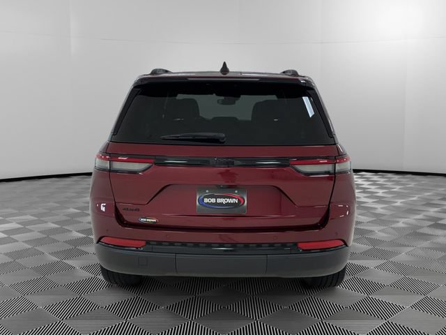 Used 2024 Jeep Grand Cherokee Altitude AWD/4WD image 4