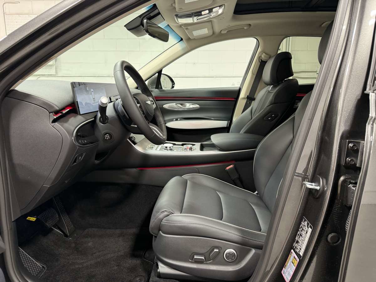 Used 2026 Genesis GV70 2.5T Advanced AWD/4WD image 9