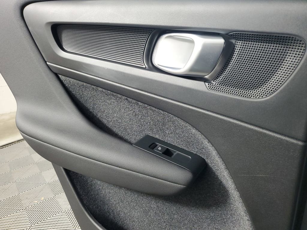 Certified 2026 Volvo XC40 B5 Core w/ Climate Package image 20