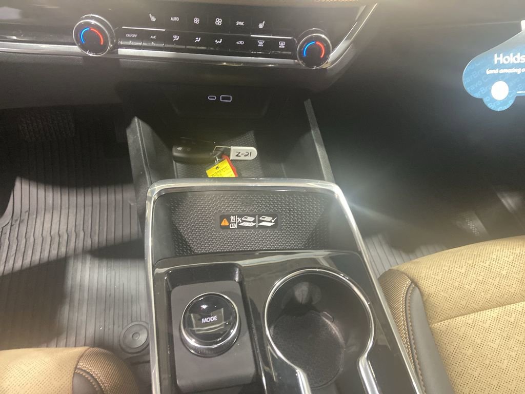 Used 2025 Chevrolet Equinox ACTIV w/ Safety and Technology Package image 18