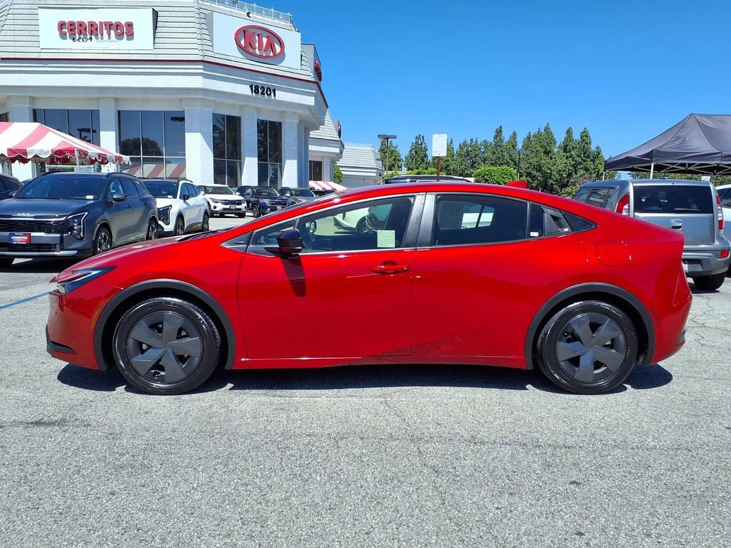 Used 2024 Toyota Prius LE image 2