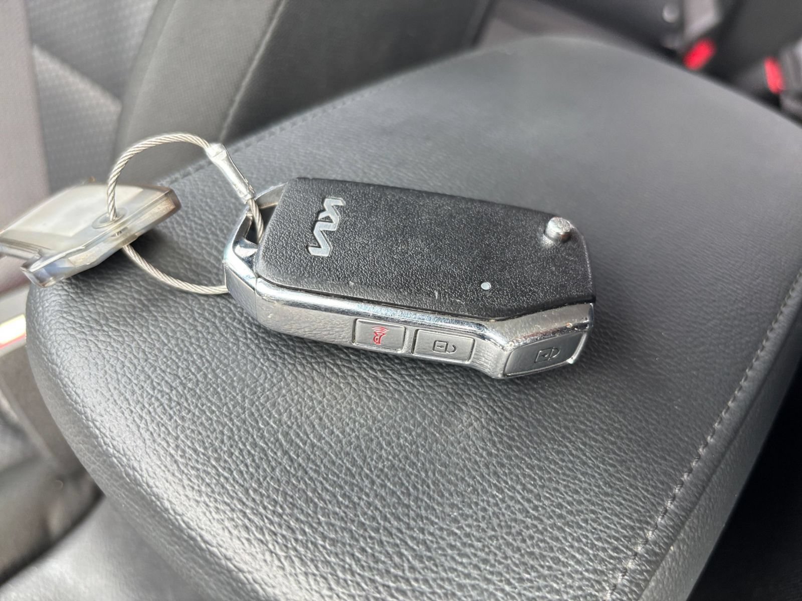 Used 2025 Kia Soul LX w/ LX Technology Package FWD image 17