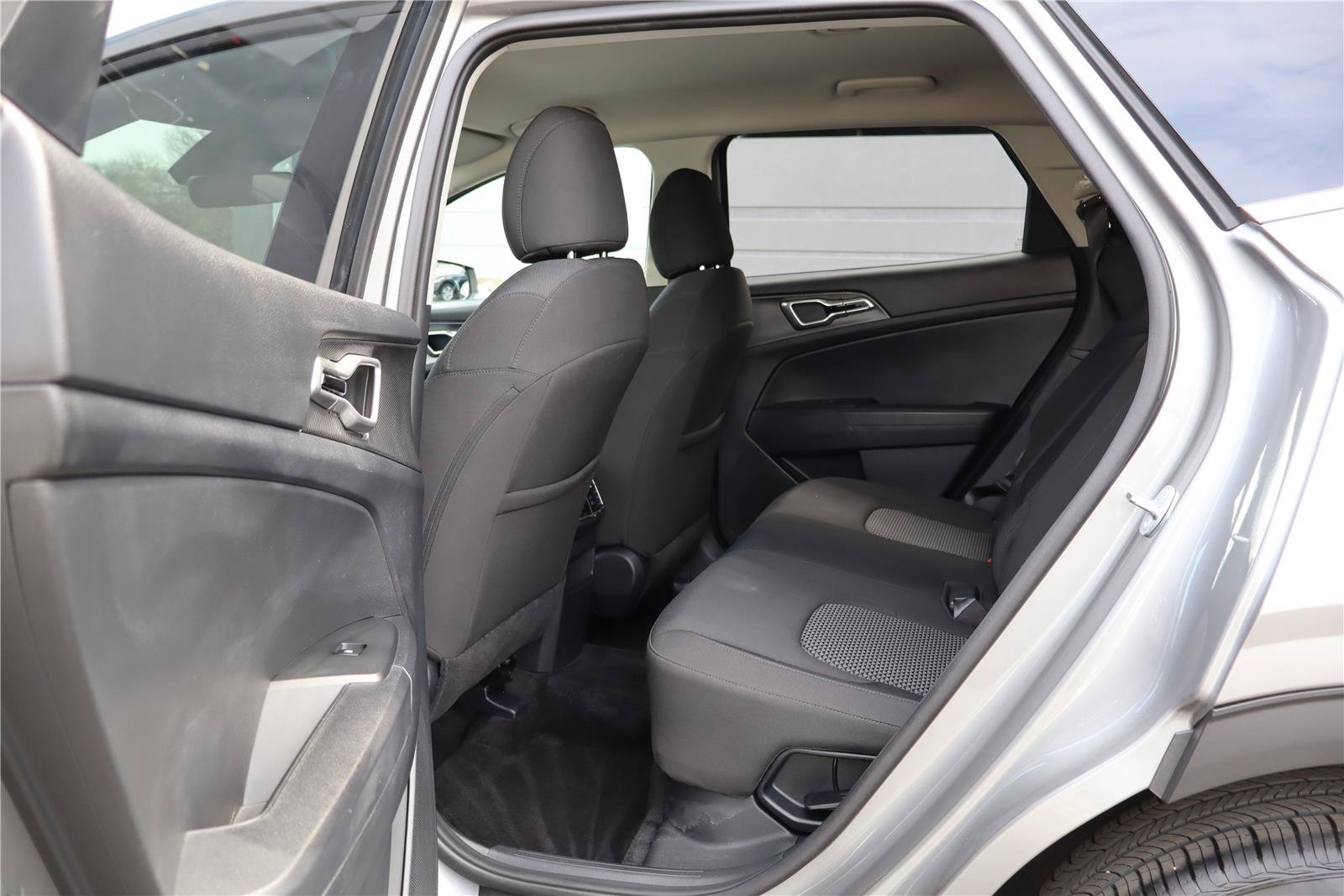 Certified 2025 Kia Sportage LX image 24