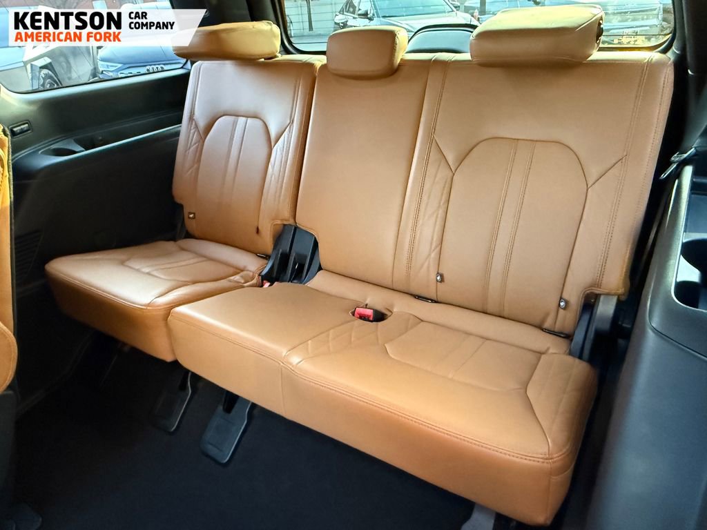 Used 2024 Ford Expedition Platinum image 39