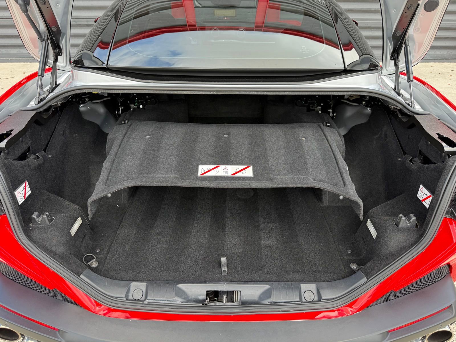 Used 2019 Ferrari Portofino image 39
