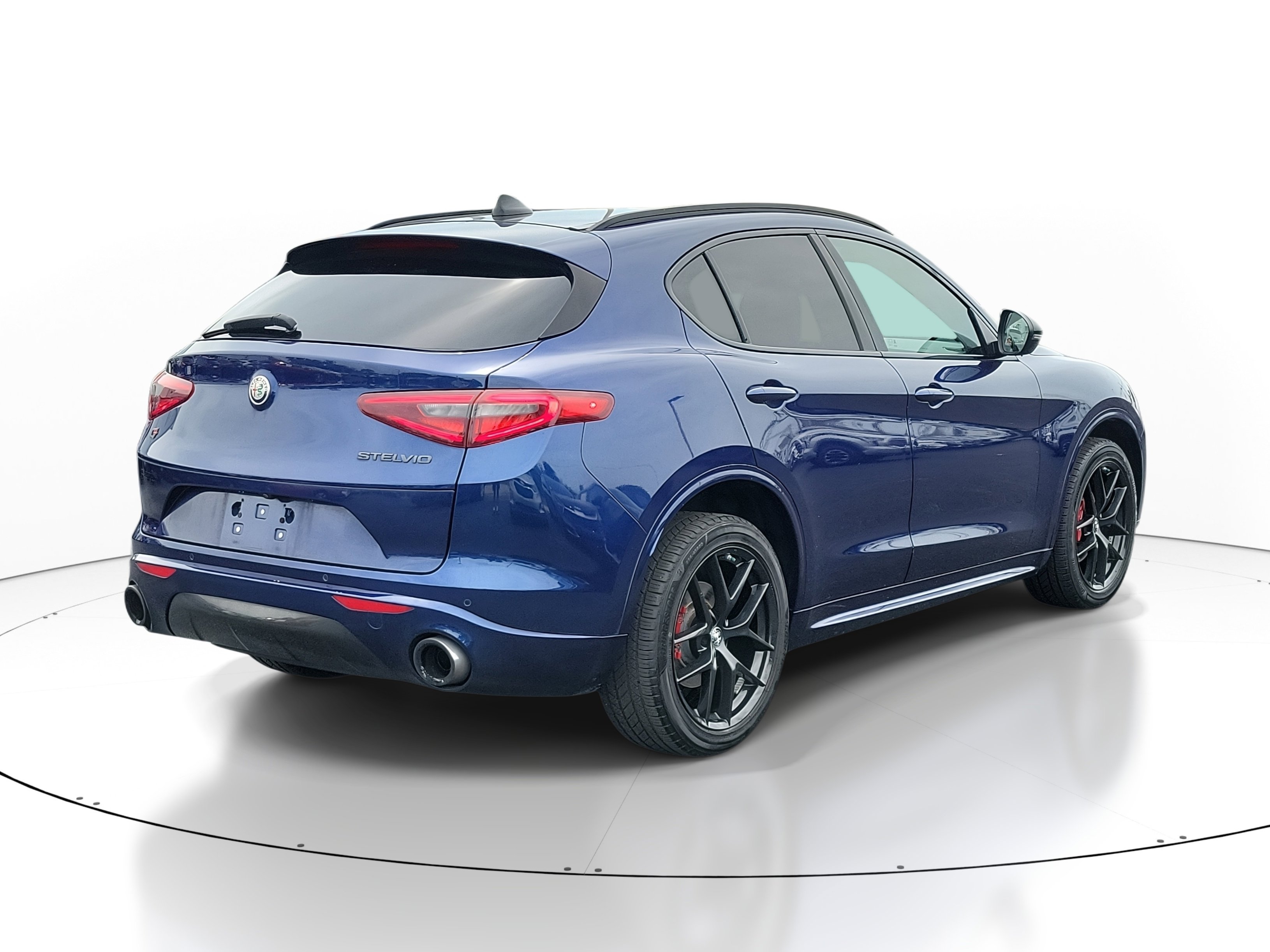 Used 2021 Alfa Romeo Stelvio Ti w/ Nero Edizione image 6