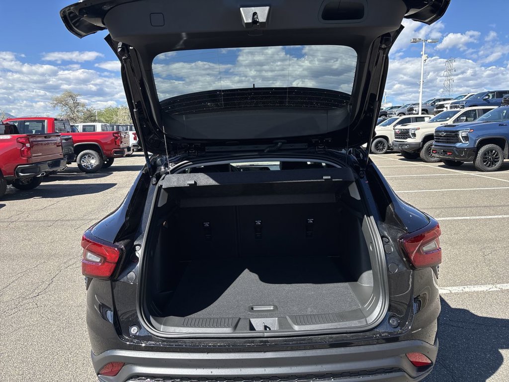 New 2026 Chevrolet Trax LT w/ Midnight Edition FWD image 28