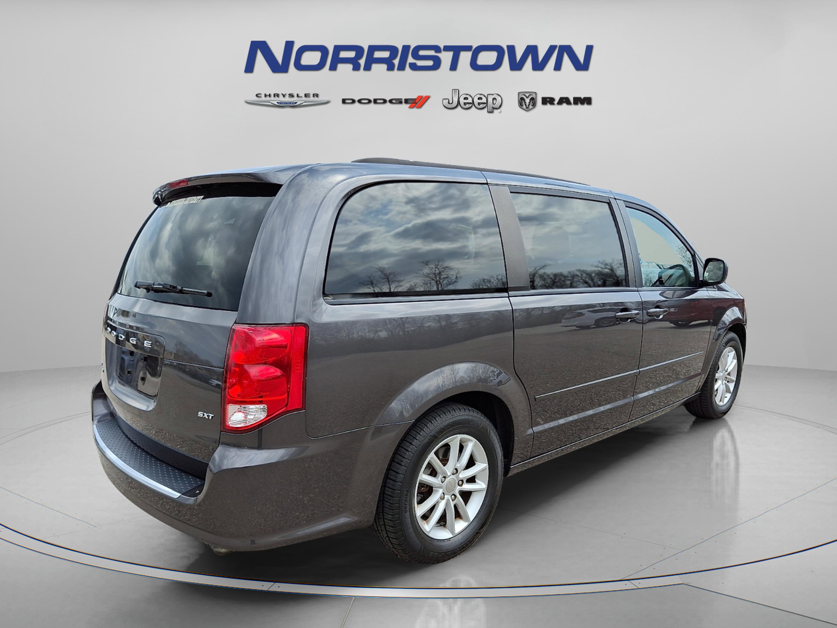 Used 2015 Dodge Grand Caravan SXT w/ UConnect Hands-Free Group image 6