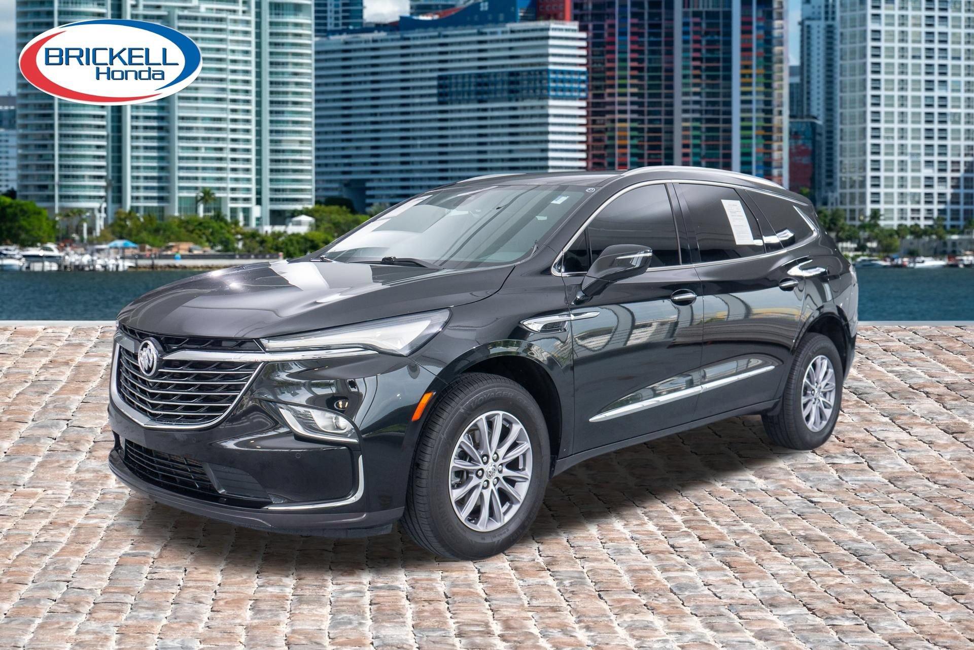 Used 2024 Buick Enclave Essence w/ Technology Package FWD image 3